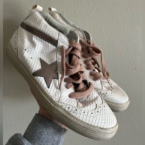 ShuShop Paulina White Snake Texture Bronze Star Hi-Top Sneakers size 8.5‎